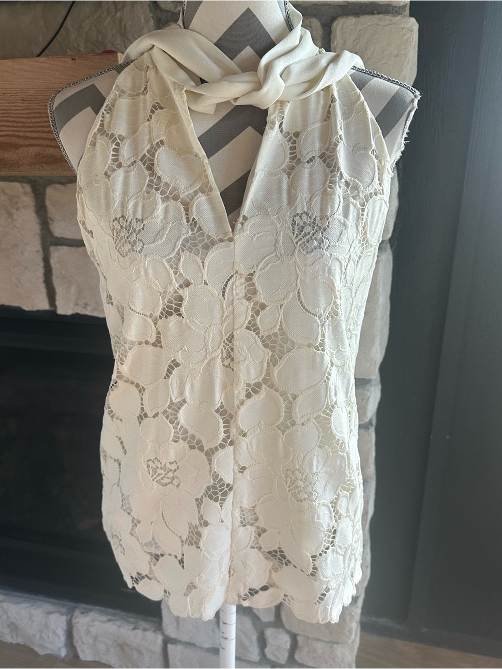 Drew Brent Ivovy Lace  sleeveless ivory floral lace blouse Size Small - Picture 4 of 7